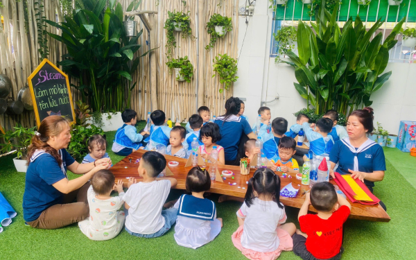 TIẾT STEAM SÁNG TẠO - LỚP NEMO & SALMON TẠO HÌNH TÊN LỬA !